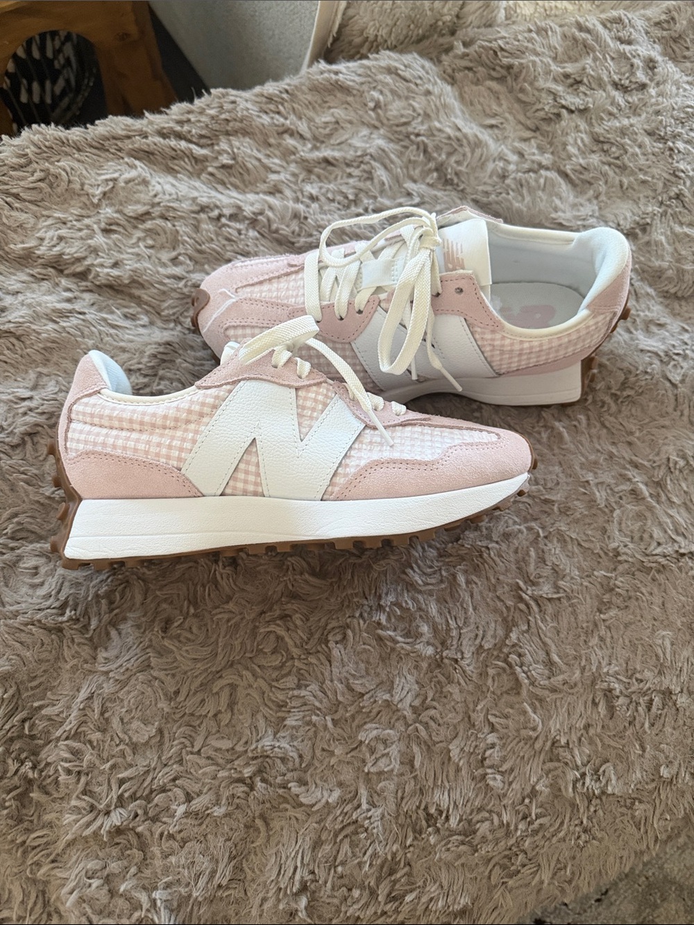 New Balance 327 Women's Pink and White Retro Runner Sneakers - Picture 2 of 7